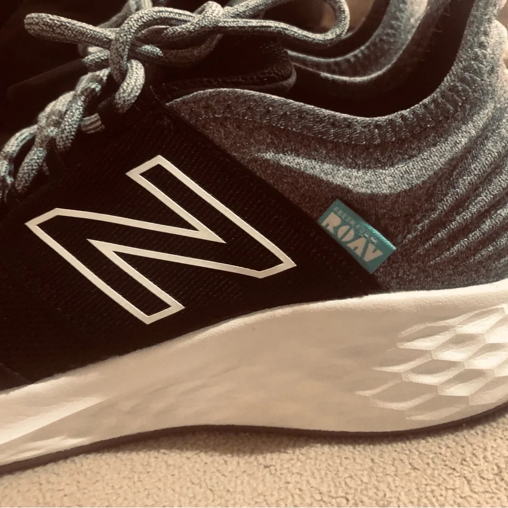New Balance NB Roav WROAVTK Black & Gray running shoes  sz 8.5 women’s